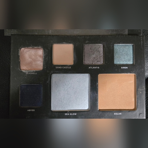 Deck of Scarlet Makeup Palette - Picture 5 of 5